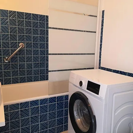 Calme Avec Balcon Ensoleille, Proche - Fr-1-392-228 Appartement